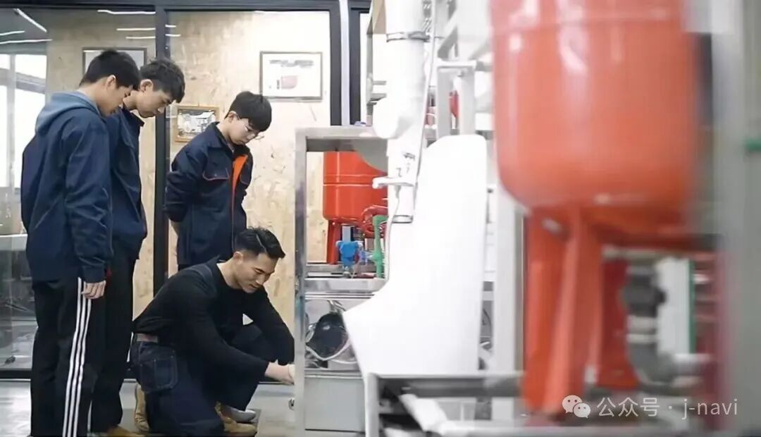 研究室・技術開発の様子